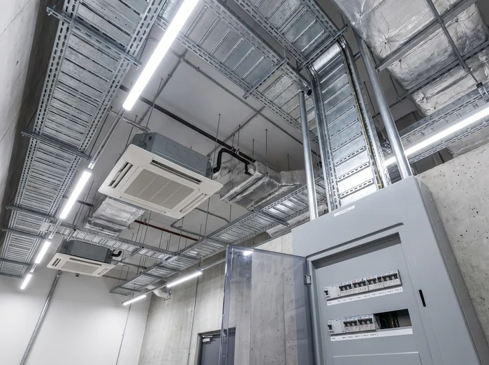 Instalaciones: electricidad, fontanería, pladur y pintura